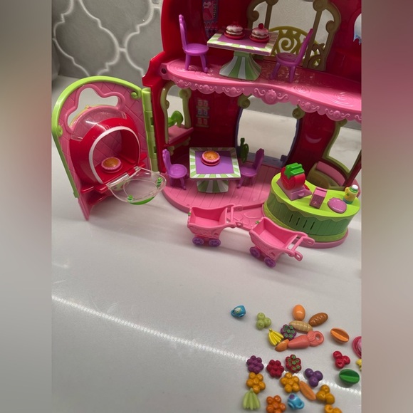 Strawberry Shortcake Bitty Berry Market - Picture 3 of 7